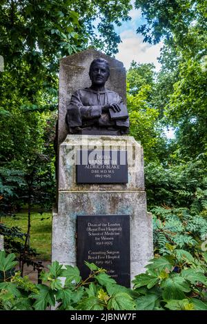 Louisa Brandreth Aldrich-Blake DBE (1865 – 1925) - Mémorial de Louisa Brandreth Aldrich-Blake, chirurgien pionnier, à la place Tavistock, Londres. Banque D'Images