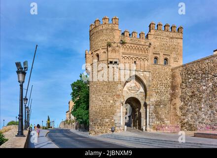 Porte Puerta del sol, une porte de la ville construite par les Chevaliers Hospitaller. Tolède. Castilla la Mancha, Espagne. Banque D'Images