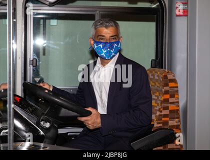 Photocall 'Ladybird Heard' avec Sadiq Kahn pour lancer sa nouvelle campagne 'let's Do London Summer Family Fun'. Covent Garden, avec: Sadiq Khan où: Londres, Royaume-Uni quand: 14 juillet 2021 crédit: Mario Mitsis/WENN Banque D'Images