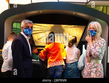 Photocall 'Ladybird Heard' avec Sadiq Kahn pour lancer sa nouvelle campagne 'let's Do London Summer Family Fun'. Covent Garden, avec: Sadiq Khan où: Londres, Royaume-Uni quand: 14 juillet 2021 crédit: Mario Mitsis/WENN Banque D'Images