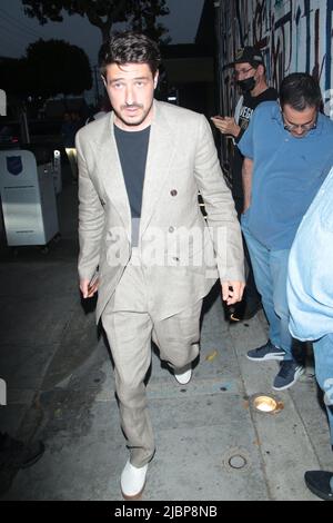 Célébrités, dont Sir Patrick Stewart et Marcus Mumford arrivant au Craig's Restaurant à Los Angeles, Californie avec: Marcus Mumford où: Los Angeles, Californie, États-Unis quand: 14 juillet 2021 crédit: Guillermo Proano/WENN Banque D'Images