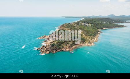 AUSTRALIE, 1770: Vue aérienne de drone depuis la belle côte de la ville de dix-sept soixante-dix et Agnes Water Banque D'Images