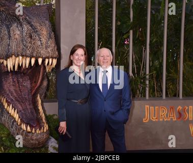 HOLLYWOOD, CA - JUIN 06 : (G-D) Kathleen Kennedy et Frank Marshall assistent à la première de Universal Pictures à Los Angeles, « Jurassic World Dominion », à l'adresse Banque D'Images