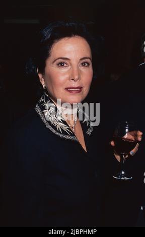 Barbara Parkins participe à une projection de 'Valley of the Dollss' aux cinémas de Chelsea West à New York, sur 16 février 2000. Crédit photo : Henry McGee/MediaPunch Banque D'Images