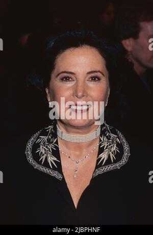 Barbara Parkins participe à une projection de 'Valley of the Dollss' aux cinémas de Chelsea West à New York, sur 16 février 2000. Crédit photo : Henry McGee/MediaPunch Banque D'Images