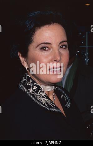 Barbara Parkins participe à une projection de 'Valley of the Dollss' aux cinémas de Chelsea West à New York, sur 16 février 2000. Crédit photo : Henry McGee/MediaPunch Banque D'Images