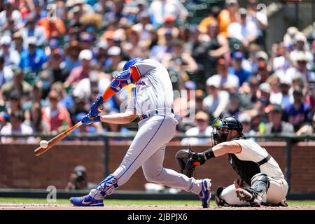 New York mets Infielder Pete Alonso (20) à la batte lors d'un match MLB entre New York mets et San Francisco Giants au parc Oracle de San Francisco, Banque D'Images