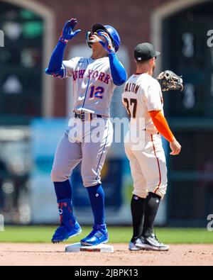 New York mets Infielder Francisco Lindor (12) célèbre après avoir doublé lors d'un match MLB entre New York mets et San Francisco Giants à Banque D'Images