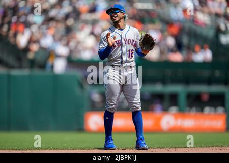 New York mets Infielder Francisco Lindor (12) lors d'un match MLB entre New York mets et San Francisco Giants au parc Oracle de San Francisco, Banque D'Images