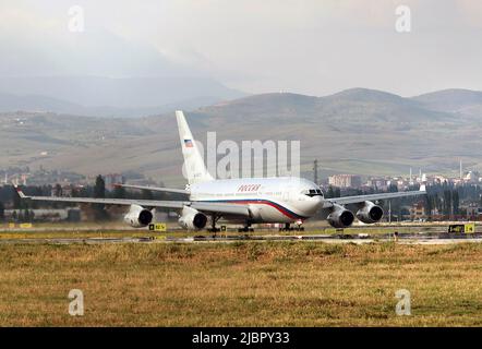 Ankara. 8th juin 2022. La photo montre l'avion transportant le ministre russe des Affaires étrangères Sergey Lavrov arrive à Ankara, Turquie sur 7 juin 2022. Credit: Xinhua/Alay Live News Banque D'Images