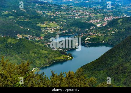 Lac de Pliva dans la partie centrale de la Bosnie-Herzégovine. Non loin de la ville de Jajce. Banque D'Images