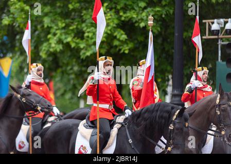 Pour la section militaire de la Reine et du pays au défilé du Jubilé de platine de la Reine dans le Mall, Londres, Royaume-Uni. Force de défense du Bahreïn montée (BDF) Banque D'Images