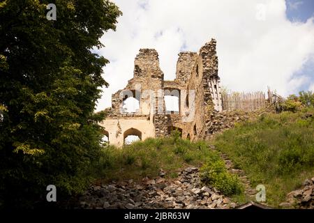 Ruines Divci Kamen, Maiden Stone Castle en République tchèque, près de Ceske Budejovice l'été Banque D'Images