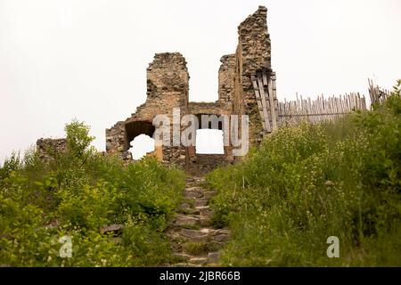 Ruines Divci Kamen, Maiden Stone Castle en République tchèque, près de Ceske Budejovice l'été Banque D'Images