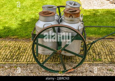 Beemster, pays-Bas, mai 2022. Une ferme traditionnelle avec de vieux outils agricoles. Photo de haute qualité Banque D'Images