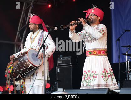 Le Rajasthan Heritage Brass Band se déroule au Wychwood Festival, Cheltenham, Royaume-Uni. 5 juin 2022 Banque D'Images