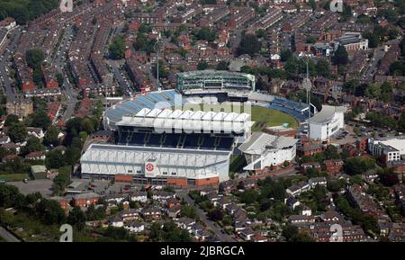 Vue aérienne du stade Headingley, du terrain de rugby et du terrain de cricket du Yorkshire, Leeds, West Yorkshire Banque D'Images