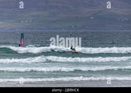 Planche à voile à la plage de Carrownisky, comté de Mayo, Irlande Banque D'Images