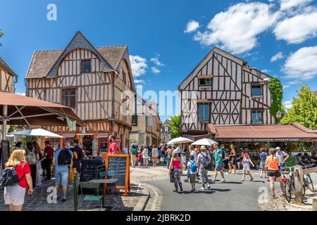 Provins, France - 31 mai 2020 : scène de rue avec maisons anciennes dans la ville médiévale de Provins, département de Seine-et-Marne, région Ile-de-France Banque D'Images