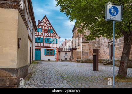 SESSLACH, BAVIÈRE, ALLEMAGNE - VERS MAI 2022 : l'église Saint Johannes der Taeufer de la ville de Sesslach, Allemagne. Banque D'Images