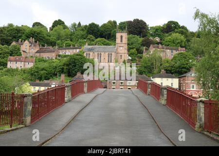 The Iron Bridge, Telford, Shropshire, Royaume-Uni - attraction touristique. Tontine Hotel / Eley célèbre Port Pies. Banque D'Images