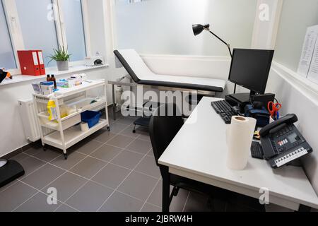 Bruxelles, 08 juin 2022, l'illustration montre une salle de médecine lors d'une visite à LA PORTE d'EMBARQUEMENT, les premières mesures d'atténuation des risques du DGR sur les salles de consommation de drogues, à Bruxelles, le mercredi 08 juin 2022. BELGA PHOTO JULIETTE BRUYNSEELS Banque D'Images