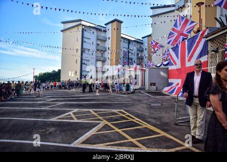 8th juin 2022 :- le comte et la comtesse de Wessexs, le prince Edward et sa femme Sophie ont visité le territoire britannique d'outre-mer de Gibraltar lors d'une visite de deux jours. Au cours de la visite, ils devaient rencontrer des gens de toute la communauté lors d'un programme chargé qui les a vus visiter des quartiers résidentiels d'estats tels que le domaine mauresque du château et plus tard une promenade sur la rue principale. Le couple royal s'était rendu pour la dernière fois à Gibraltar des dizaines d'années auparavant. Banque D'Images