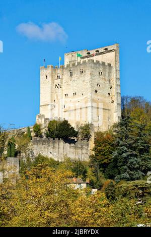 France, Drôme, Crest, ville de Drôme Provençale, dominée par la tour Crest Banque D'Images