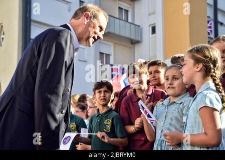 8th juin 2022 :- le comte et la comtesse de Wessexs, le prince Edward et sa femme Sophie ont visité le territoire britannique d'outre-mer de Gibraltar lors d'une visite de deux jours. Au cours de la visite, ils devaient rencontrer des gens de toute la communauté lors d'un programme chargé qui les a vus visiter des quartiers résidentiels d'estats tels que le domaine mauresque du château et plus tard une promenade sur la rue principale. Le couple royal s'était rendu pour la dernière fois à Gibraltar des dizaines d'années auparavant. Banque D'Images