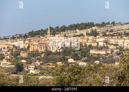 France, Vaucluse (84), Parc naturel régional du Luberon, Saint-Saturnin-lès-Apt, vue générale du village Banque D'Images