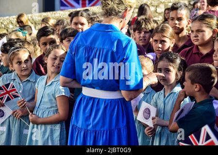 8th juin 2022 :- le comte et la comtesse de Wessexs, le prince Edward et sa femme Sophie ont visité le territoire britannique d'outre-mer de Gibraltar lors d'une visite de deux jours. Au cours de la visite, ils devaient rencontrer des gens de toute la communauté lors d'un programme chargé qui les a vus visiter des quartiers résidentiels d'estats tels que le domaine mauresque du château et plus tard une promenade sur la rue principale. Le couple royal s'était rendu pour la dernière fois à Gibraltar des dizaines d'années auparavant. Banque D'Images