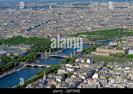 France, Paris, vue générale sur Paris, place de la Concorde, pont Alexandre III