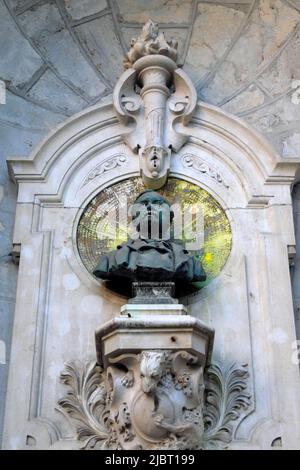 France, Doubs, Besançon, rue du Lycée, Victor Hugo College, Ancien collège jésuite du 16th siècle, fontaine Pasteur Banque D'Images