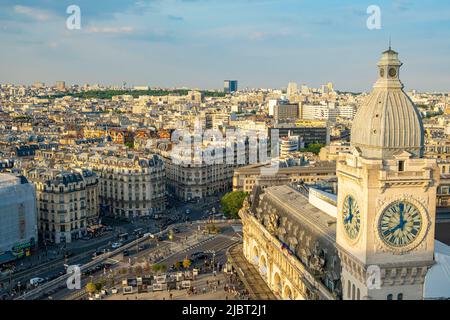 France, Paris, Gare de Lyon, Tour de l'horloge Banque D'Images