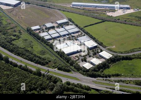 Vue aérienne d'une zone industrielle à la jonction de la A562 Speke Road et de la Knowsley Expressway, Widnes Cheshire Banque D'Images