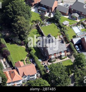 Vue aérienne de la vieille maison d'Alan Turing (où il est mort) à Wilmslow, Cheshire (côté gauche de la maison mitoyenne) Banque D'Images