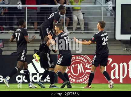 WASHINGTON, DC, Etats-Unis - 07 JUIN 2022 : DC United célèbre le but gagnant lors d'un match de la coupe de la capitale entre D.C United (USA) et Xelaju (GUA) sur 07 juin 2022, à Audi Field, à Washington, DC. (Photo de Tony Quinn-Alay Live News) Banque D'Images