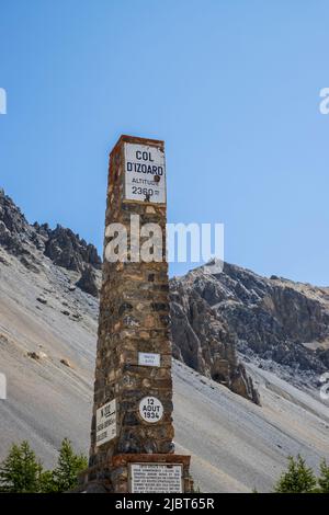 France, Hautes-Alpes, Arvieux, monument commémoratif érigé en 1934 à la mémoire du général Baron Berge et des troupes alpines au Col d'Izoard (2362 m), sur la route des grandes Alpes entre Cervières et Arvieux Banque D'Images