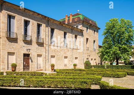 France, Hérault, Lodeve, ville d'escale sur le chemin de Saint-Jacques-de-Compostelle en chemin d'Arles (via Tolosana), ancien palais épiscopal du 18th siècle, hôtel de ville actuel Banque D'Images