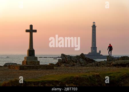 France, Manche, Cotentin, Cap de la Haye (le cap de la Haye), Auderville, le port de Goury et le phare de Goury Banque D'Images