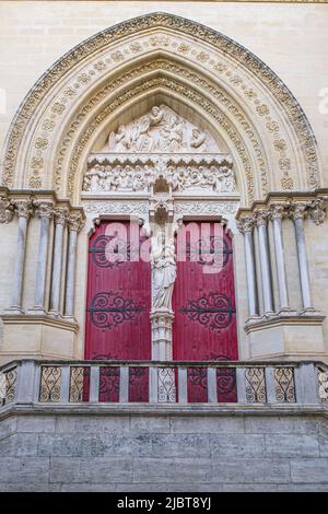 France, Hérault, Montpellier, Cathédrale Saint-Pierre du 14th siècle, portail du transept dédié à la Vierge Marie, réalisé par Auguste Baussan Banque D'Images