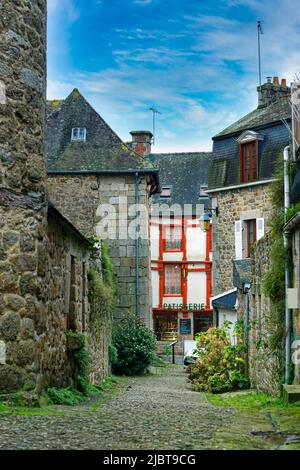 France, Côtes-d'Armor, Moncontour de Bretagne, étiqueté les plus Beaux villages de France (les plus beaux villages de France), charmante ruelle en pierre et maison en pierre et à colombages Banque D'Images