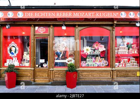 Autriche, Salzbourg, magasin de friandises Mozartkugel Banque D'Images