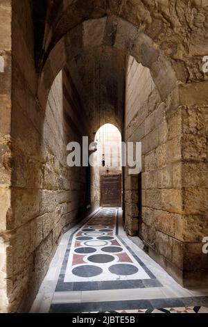 Égypte, le Caire, le Caire islamique, la vieille ville classée au patrimoine mondial par l'UNESCO, Madrasa et la mosquée du Sultan Barquq Banque D'Images