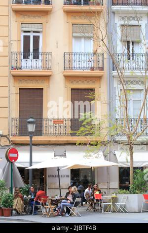 Espagne, Valence, quartier de Ruzafa, pâtisserie et cafétéria Dulce de Leche, pause sur la terrasse Banque D'Images