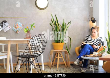 Espagne, Valence, quartier de Ruzafa, pâtisserie et cafétéria Dulce de Leche, pause brunch Banque D'Images