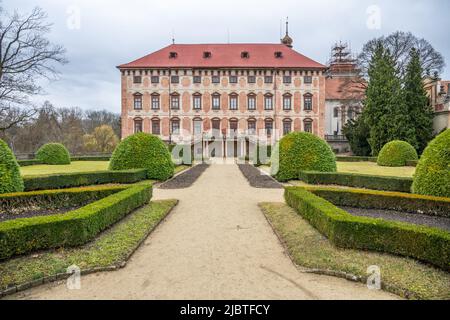 Le château de Libochovice est un bâtiment historique baroque Banque D'Images