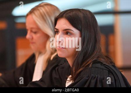 L'avocat Céline Vollemaer photographié lors de la session de constitution du jury lors du procès de Roger Segers devant le tribunal d'assises de la province d'Anvers, mercredi 08 juin 2022. Segers, 51 ans, est accusé du meurtre de sa petite amie Lesley Swolfs en septembre 2019 à Zoersel. BELGA PHOTO DIRK WAEM Banque D'Images