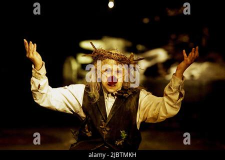 Kathryn Hunter (King Lear) dans KING LEAR par Shakespeare au Young Vic, Londres SE1 02/07/1997 a Leicester Haymarket Theatre conception et éclairage: Pawel Dobrzycki réalisateur: Helena Kaut-Howson Banque D'Images