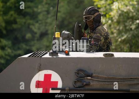 Hohenfels, Allemagne. 08th juin 2022. Un soldat tchèque lors d'un exercice multinational dans la zone d'entraînement de Hohenfels. Credit: Nicolas Armer/dpa/Alay Live News Banque D'Images